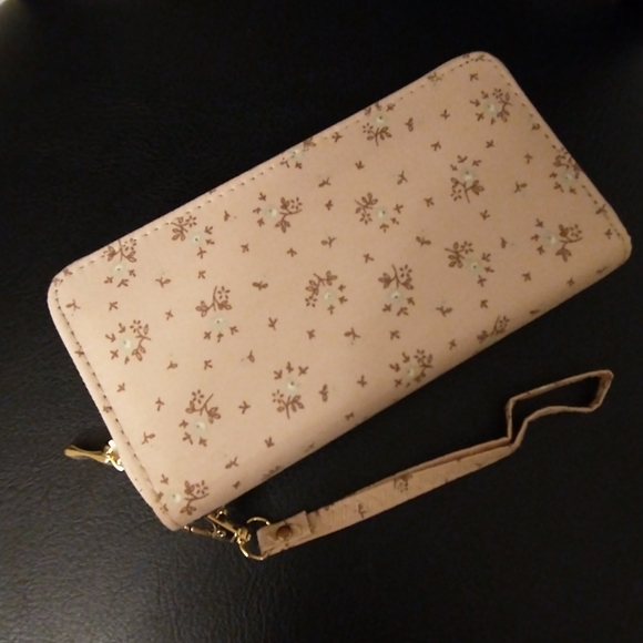 Floral wallet/wristlet - Picture 5 of 8